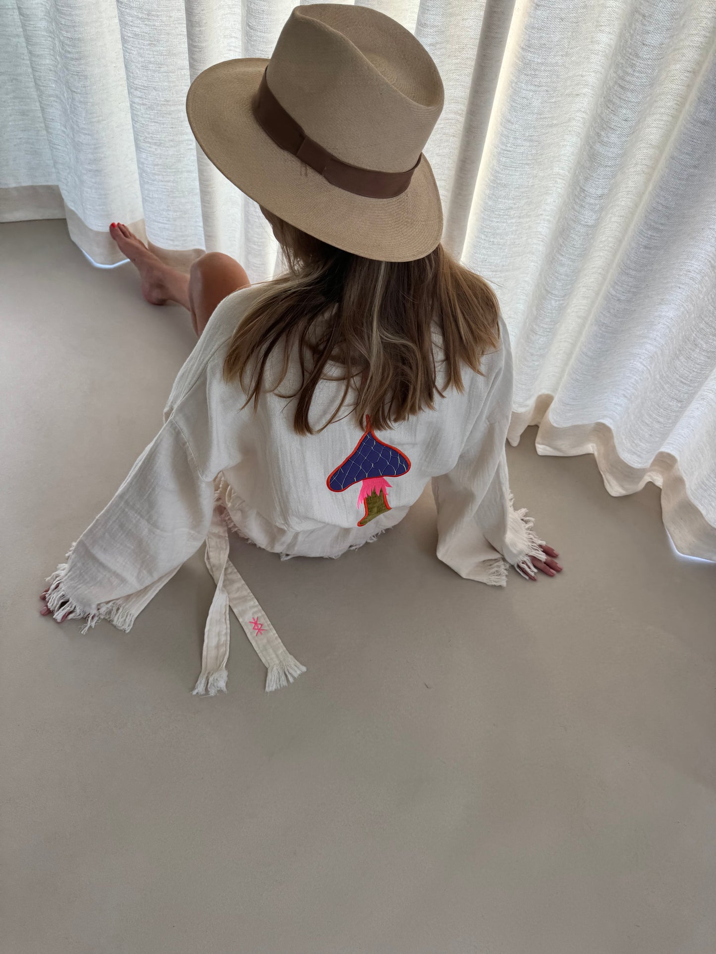 Kimono Possession court en Coton Bio avec Application en Velours de Champignon